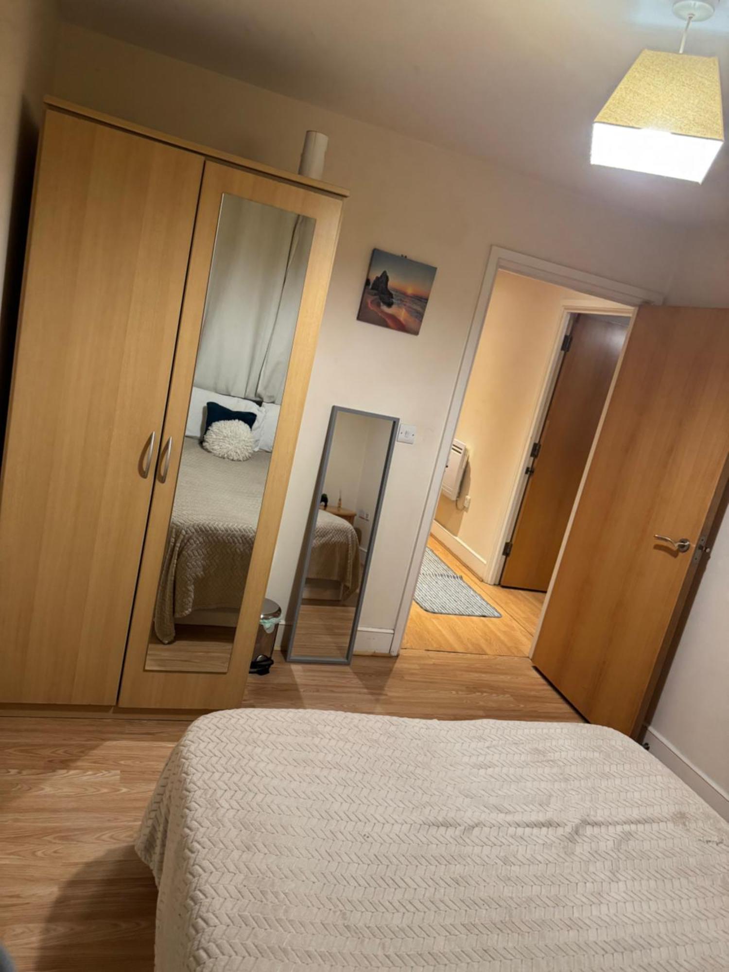 1- Bed Flat With Easy Access To Bow Station * Londra