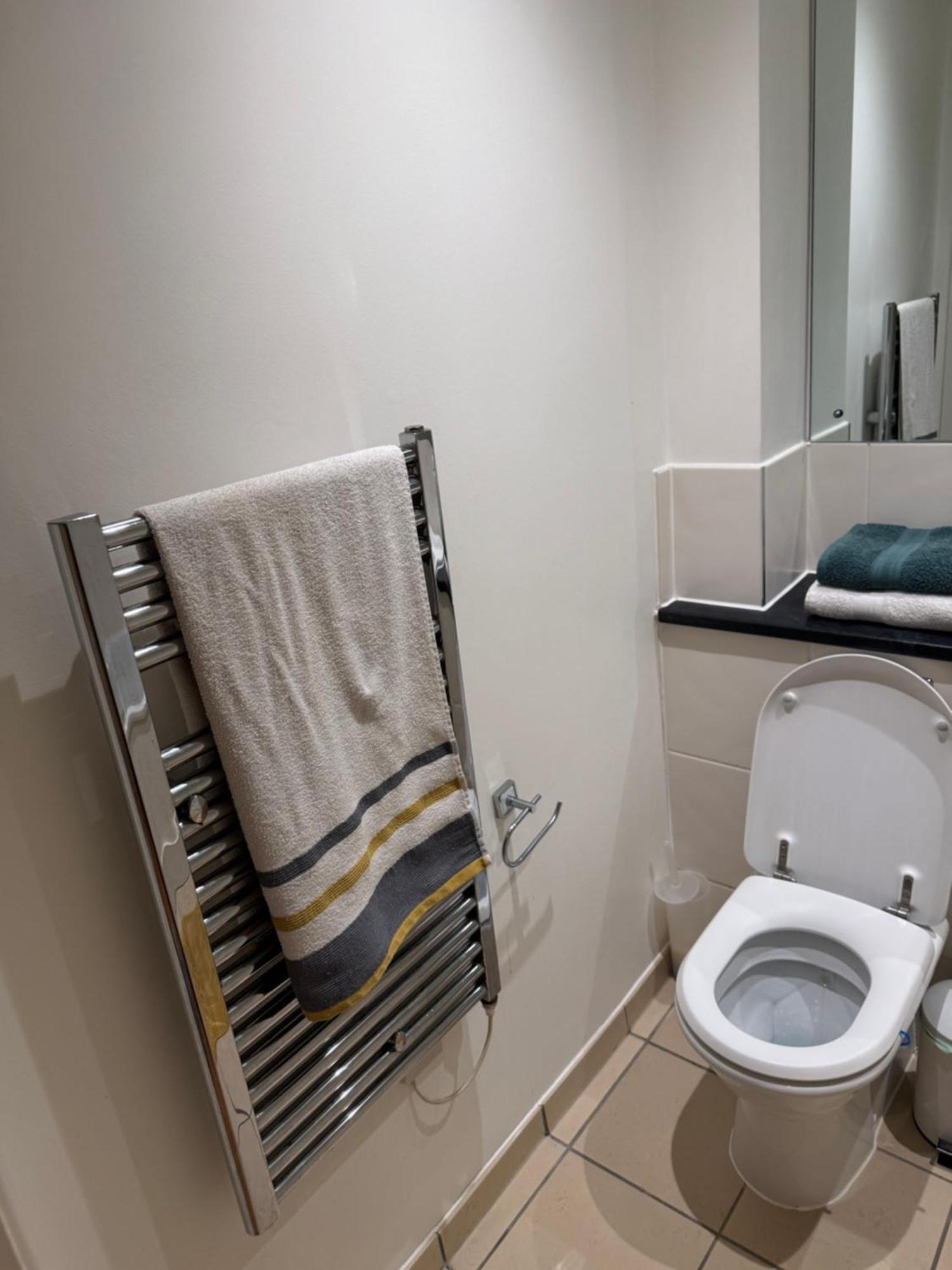1- Bed Flat With Easy Access To Bow Station Appartamento