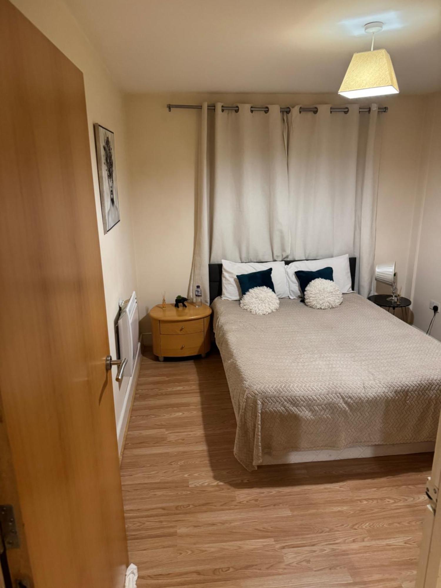 1- Bed Flat With Easy Access To Bow Station Londra