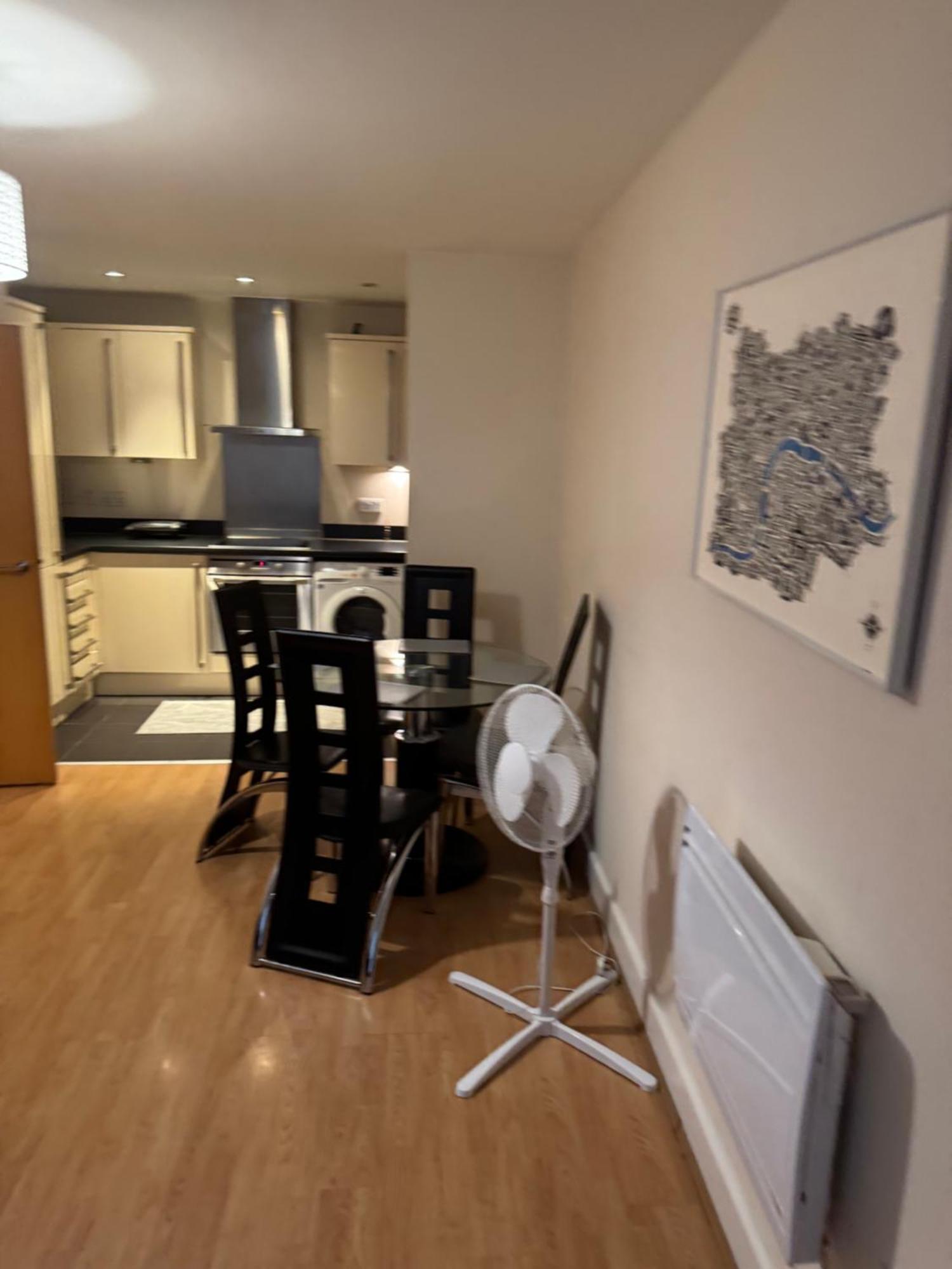 Appartamento 1- Bed Flat With Easy Access To Bow Station