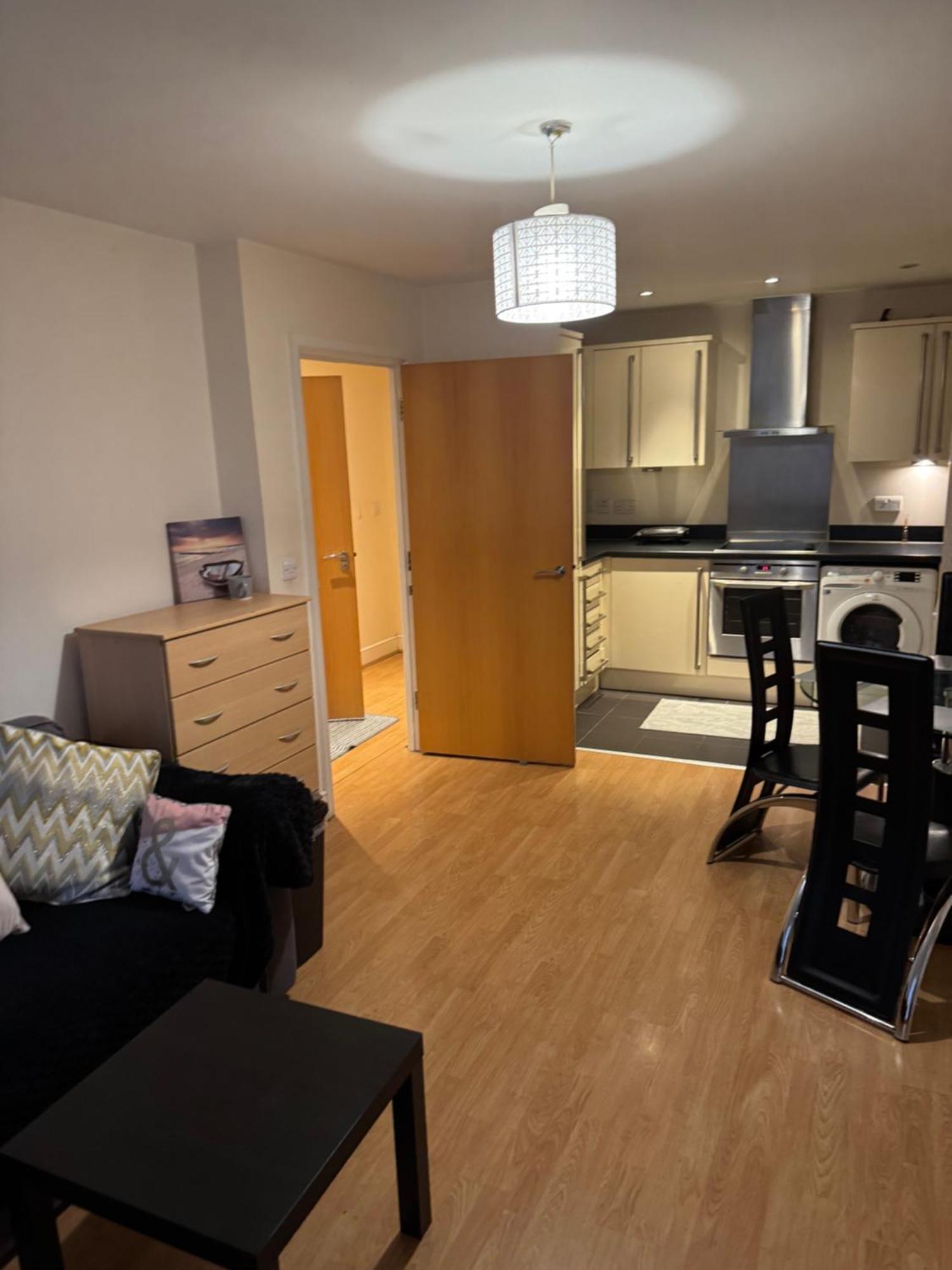 1- Bed Flat With Easy Access To Bow Station * Londra